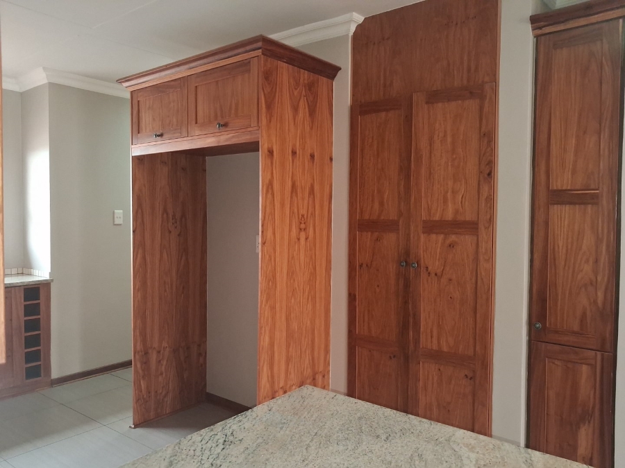 To Let 3 Bedroom Property for Rent in Hillside Free State